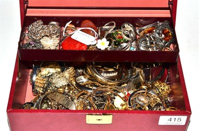 Lot 415 - Quantity of costume jewellery contained in a jewellery case