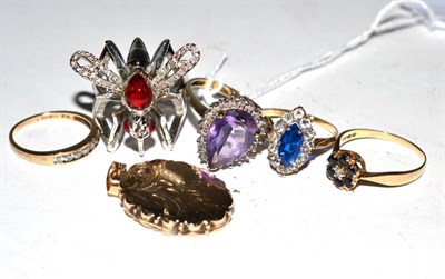 Lot 425 - A locket pendant, an amethyst ring and four other rings