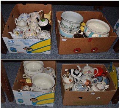 Lot 1133 - A quantity of assorted teapots and chamber pots (in five boxes)