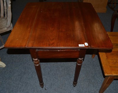 Lot 1160 - Small drop leaf side table with one drawer