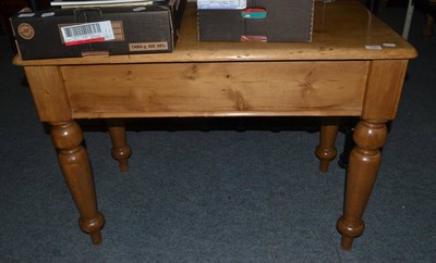 Lot 1167 - A pine kitchen table