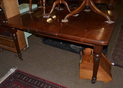 Lot 1271 - A Victorian mahogany wind-out dining table