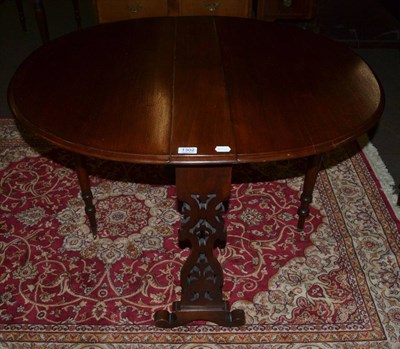 Lot 1302 - A Victorian walnut Sutherland table