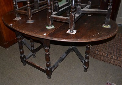 Lot 1366 - An early 19th century oak gateleg dining table