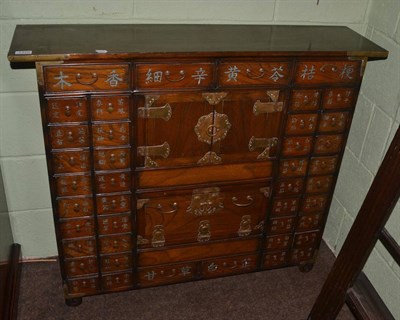 Lot 1376 - A Chinese collectors' cabinet