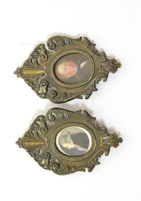 Lot 70 - Two oval miniatures of gentlemen in matching frames