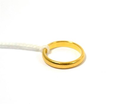 Lot 401 - 22ct gold band