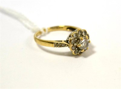 Lot 404 - Diamond cluster ring