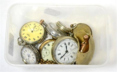 Lot 411 - A quantity of pocket watches and alberts