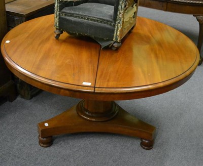 Lot 1227 - A 19th century mahogany circular breakfast table