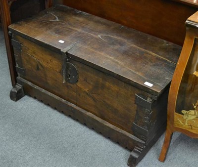 Lot 1234 - Spanish hinged chest