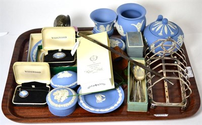 Lot 171 - Georgian silver ladle, silver teaspoons, Mouseman napkin ring, plated toast rack, Wedgwood...