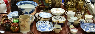 Lot 270 - Three trays of 19th century porcelain cups and saucers, etc