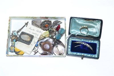 Lot 301 - A quantity of Arts & Crafts enamel and other jewellery, a moonstone brooch and ring