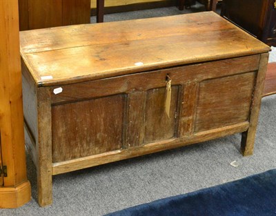 Lot 1153 - An 18th century oak blanket box of small proportions