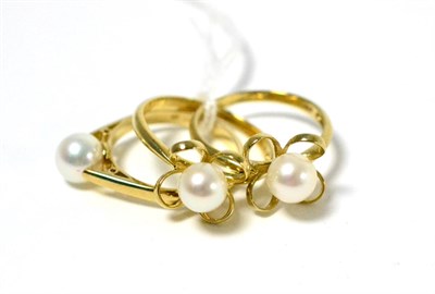 Lot 28 - Three 9ct gold cultured pearl rings