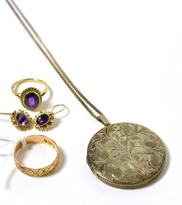 Lot 50 - A 9ct gold patterned band ring, a 9ct gold dress ring and matching earrings and a silver locket