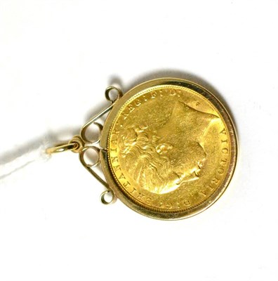 Lot 152 - A mounted 1880 gold sovereign