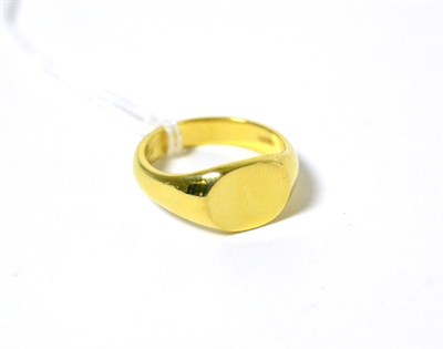 Lot 159 - An 18ct gold signet ring