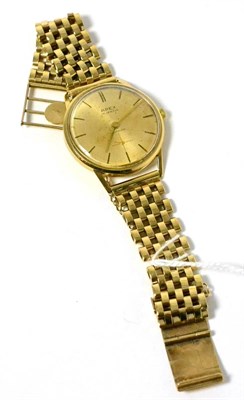 Lot 169 - A 9ct gold wristwatch