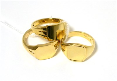 Lot 182 - Three 9ct gold signet rings