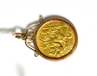 Lot 188 - A 1910 half sovereign loose mounted as a charm