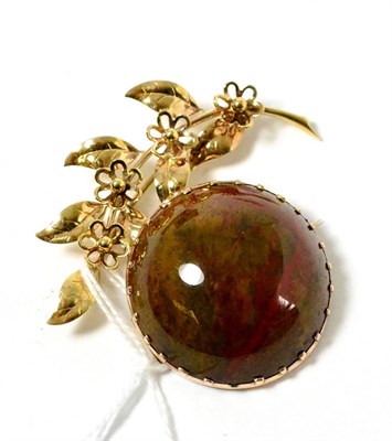 Lot 197 - A 9ct gold floral brooch and a 9ct gold agate brooch