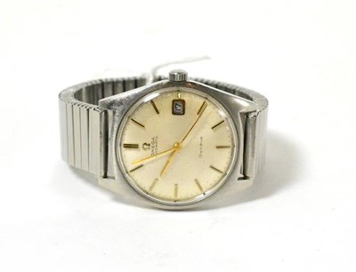 Lot 306 - A steel automatic gents Omega wristwatch