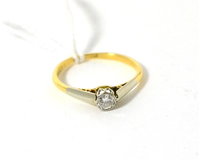 Lot 317 - A diamond solitaire ring