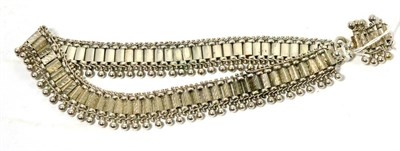 Lot 349 - A Victorian chain necklace