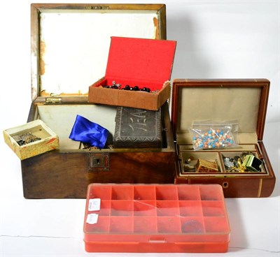 Lot 368 - A large assortment of jewellery and costume jewellery etc (three boxes)