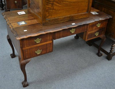 Lot 1140 - A Queen Anne dressing table