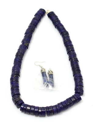Lot 70 - A lapis lazuli necklace with earrings
