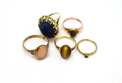 Lot 96 - Five dress rings, including tigers-eye, agate etc