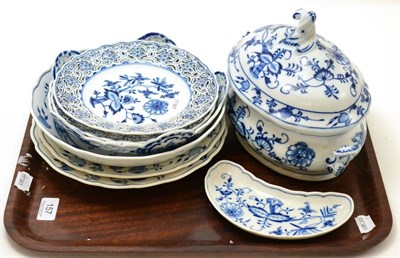 Lot 157 - A group of 20th century Onion pattern Meissen porcelain, including a tureen, plates, etc