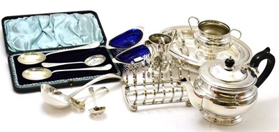 Lot 159 - Accumulation of plated wares, including cased serving spoons, toast rack, entree dish etc