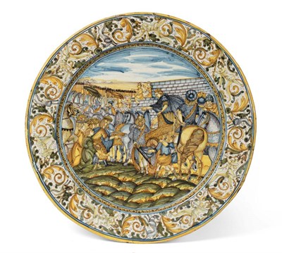 Lot 94 - A Castelli Maiolica Charger, workshop of Francesco Grue, circa 1650, painted with Alexander the...