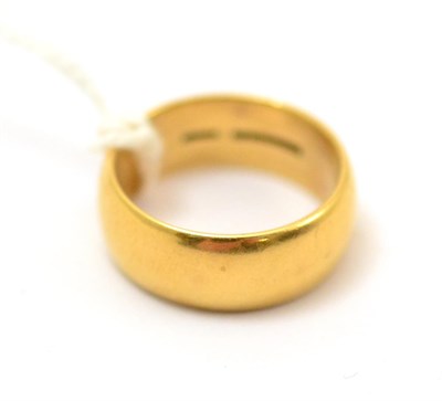 Lot 307 - An 18ct gold band ring