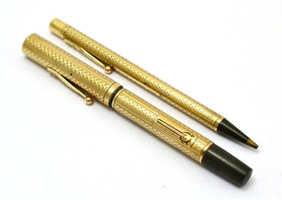 Lot 330 - A 9ct gold cased fountain pen and a 9ct gold pencil