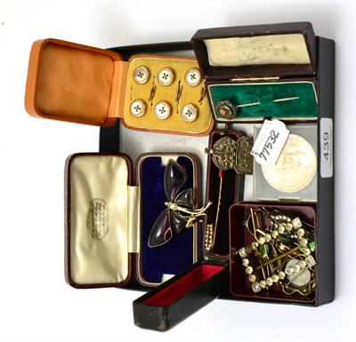 Lot 439 - A quantity of assorted jewellery