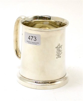 Lot 473 - A George VI silver pint mug, Sheffield 1930