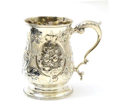 Lot 485 - A George III silver mug, London, 1766, later decorated in repousse