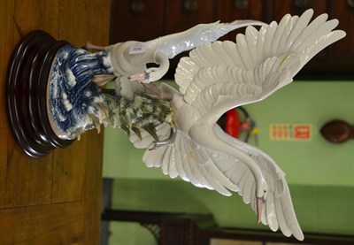 Lot 500 - A large Lladro model 'Swans Take Flight', signed and on a wooden plinth base