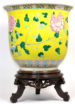 Lot 142 - A Chinese Porcelain Jardinière, late Qing Dynasty, with everted rim, painted in famille rose...