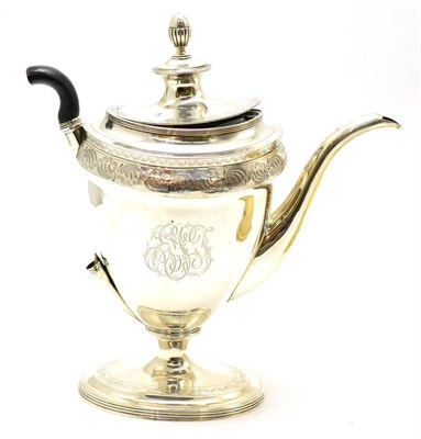 Lot 547 - A Georgian silver coffee pot (handled damaged)