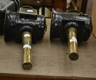 Lot 1059 - Pair of coaching lamps