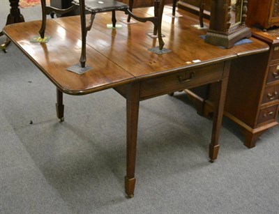 Lot 1140 - An Edwardian mahogany Pembroke table