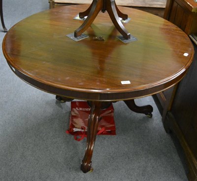 Lot 1202 - A Victorian style mahogany circular breakfast table