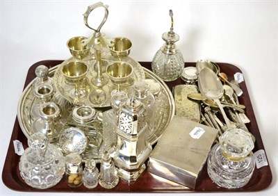 Lot 125 - A tray of assorted collectable silver and plated wares