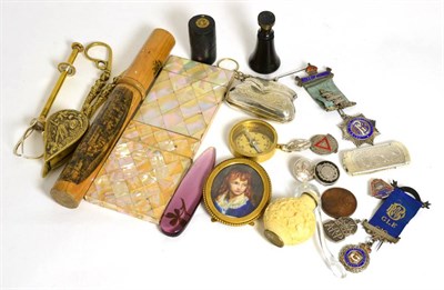 Lot 626 - A box of miscellaneous collectables including two mother-of-pearl card cases, mauchlineware...
